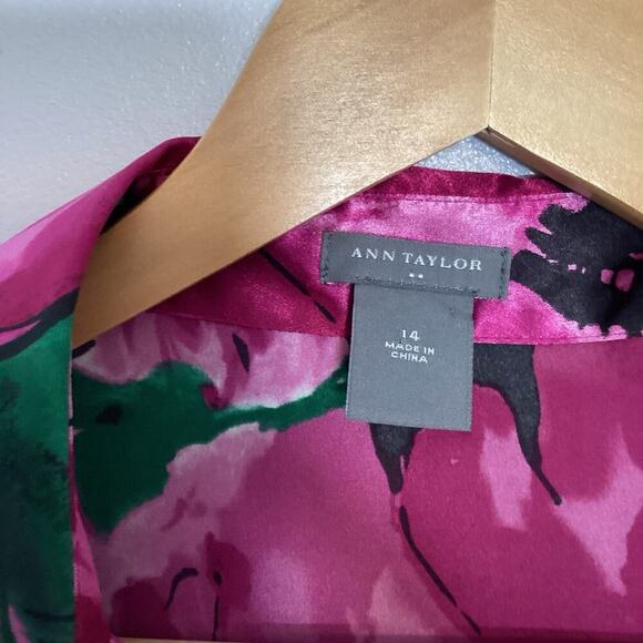 Ann Taylor Fuchsia Pink Floral Printed Blouse Silky V Neck Twist Front 14 - Picture 2 of 7